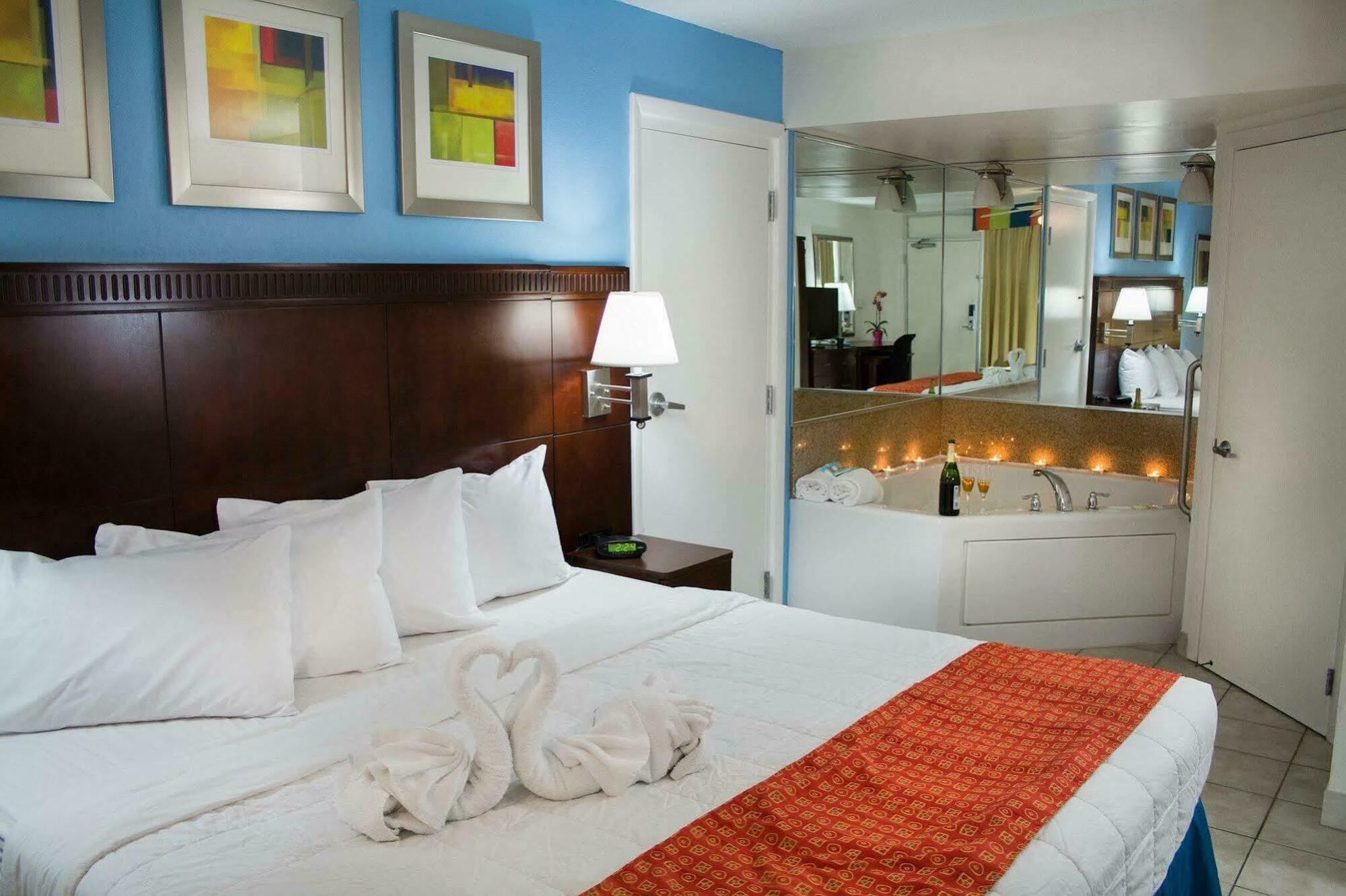 Ramada By Wyndham Flamingo Water Park Hotel 3*
